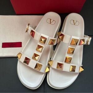 🎀SOLD🎀 NWT 💯% Auth Valentino Garavani Roman Stud Platform Sandal